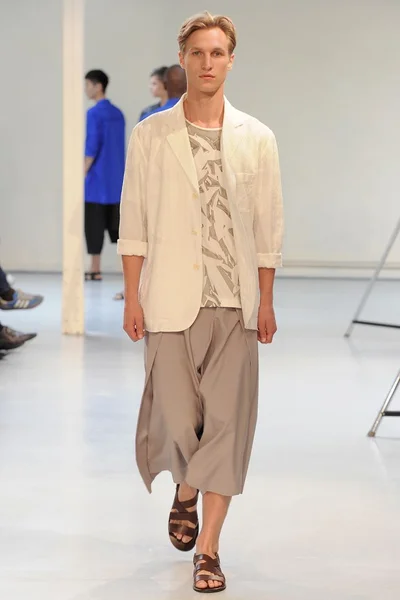 Look 7